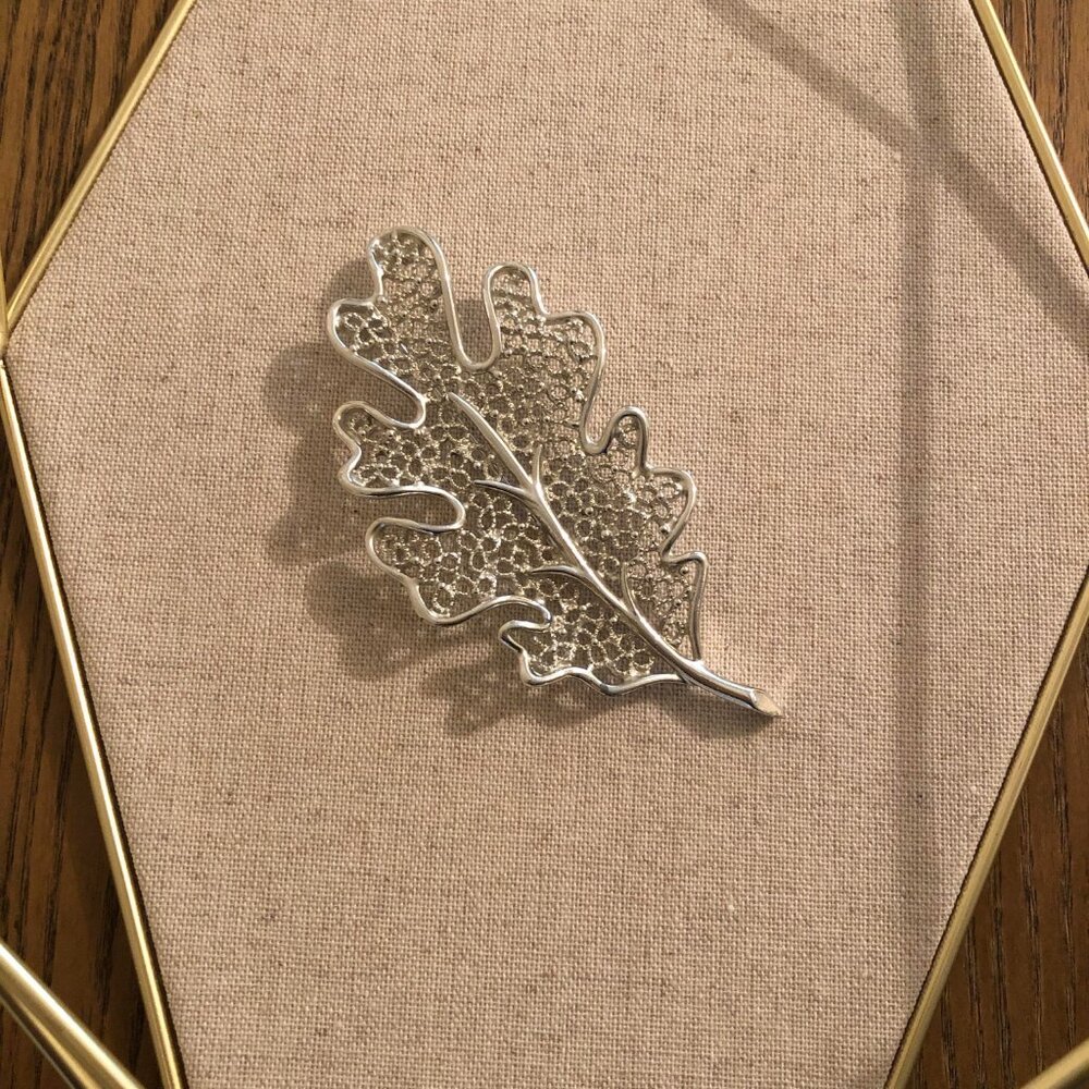 Vintage Sarah Coventry Large Silver Tone Leaf Pin Brooch